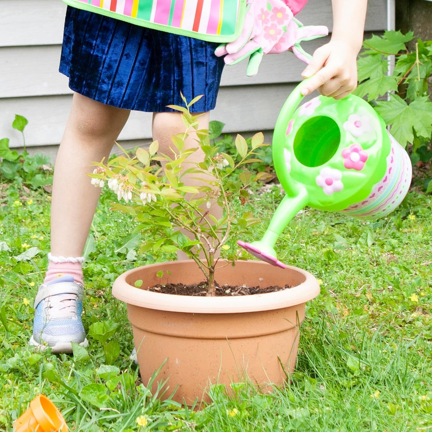 Kids Watering Can with Flower Spout | Cute Colorful Garden Sprayer | Outdoor Beach Toy for Toddlers | Lightweight Plastic Watering Pot for Early Gardening Play